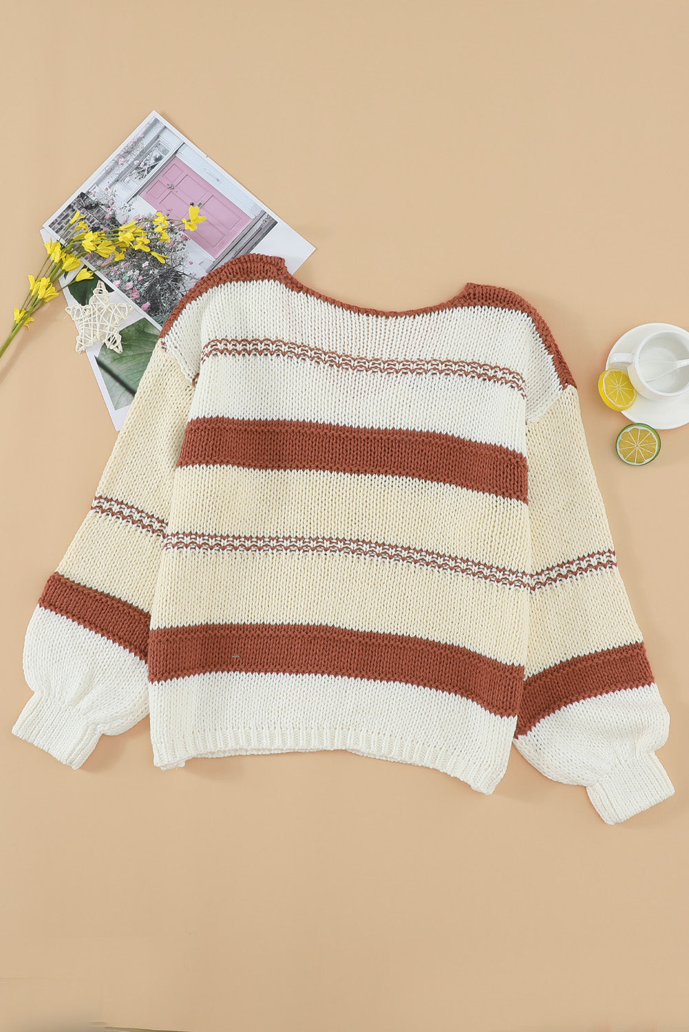 Gestrickter Pullover mit V-Ausschnitt und Laternenärmeln