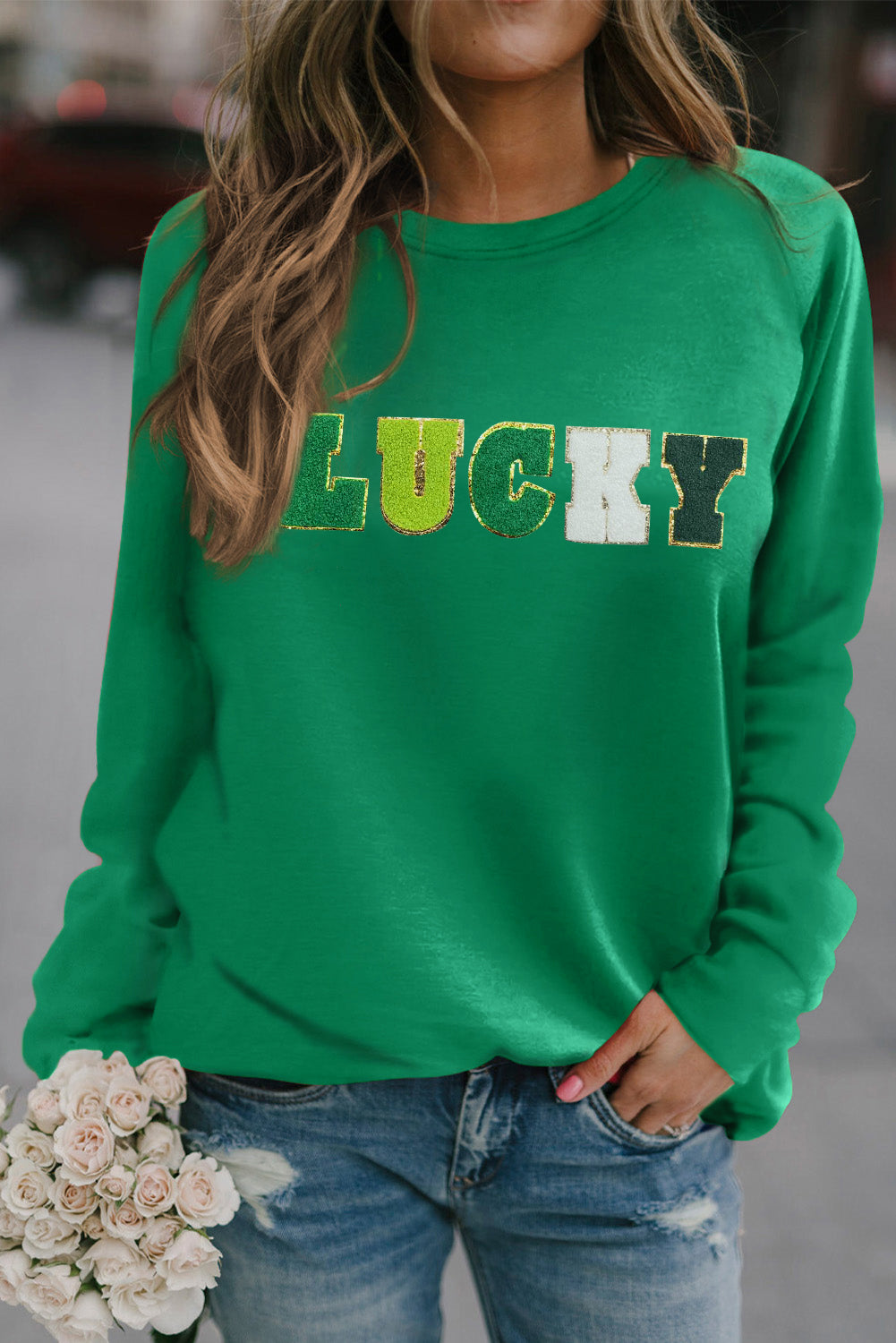 Grünes St. Patricks LUCKY Chenille-Sweatshirt mit bestickter Grafik