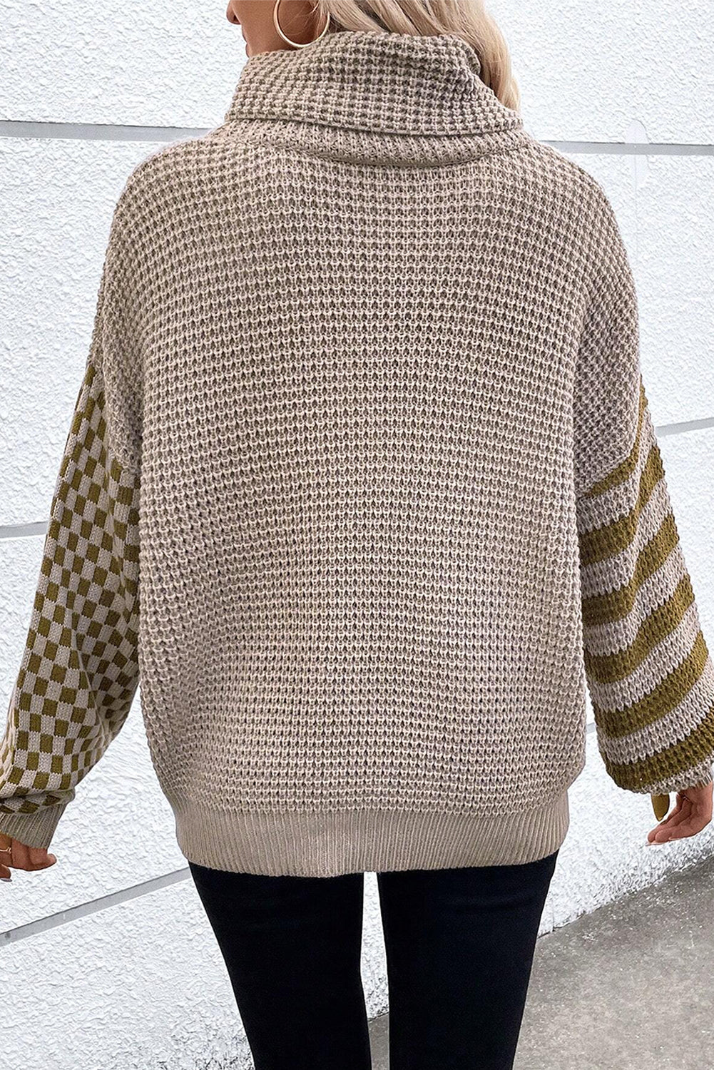 Rauchgrau gestreifter karierter Patchwork-Rollkragenpullover mit Waffelstrick