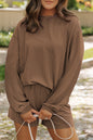 Kastanienbraunes Set aus langärmligem Strickoberteil und Shorts mit hoher Taille