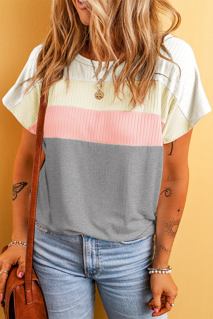 Graues geripptes T-Shirt mit Farbblock-Patchwork