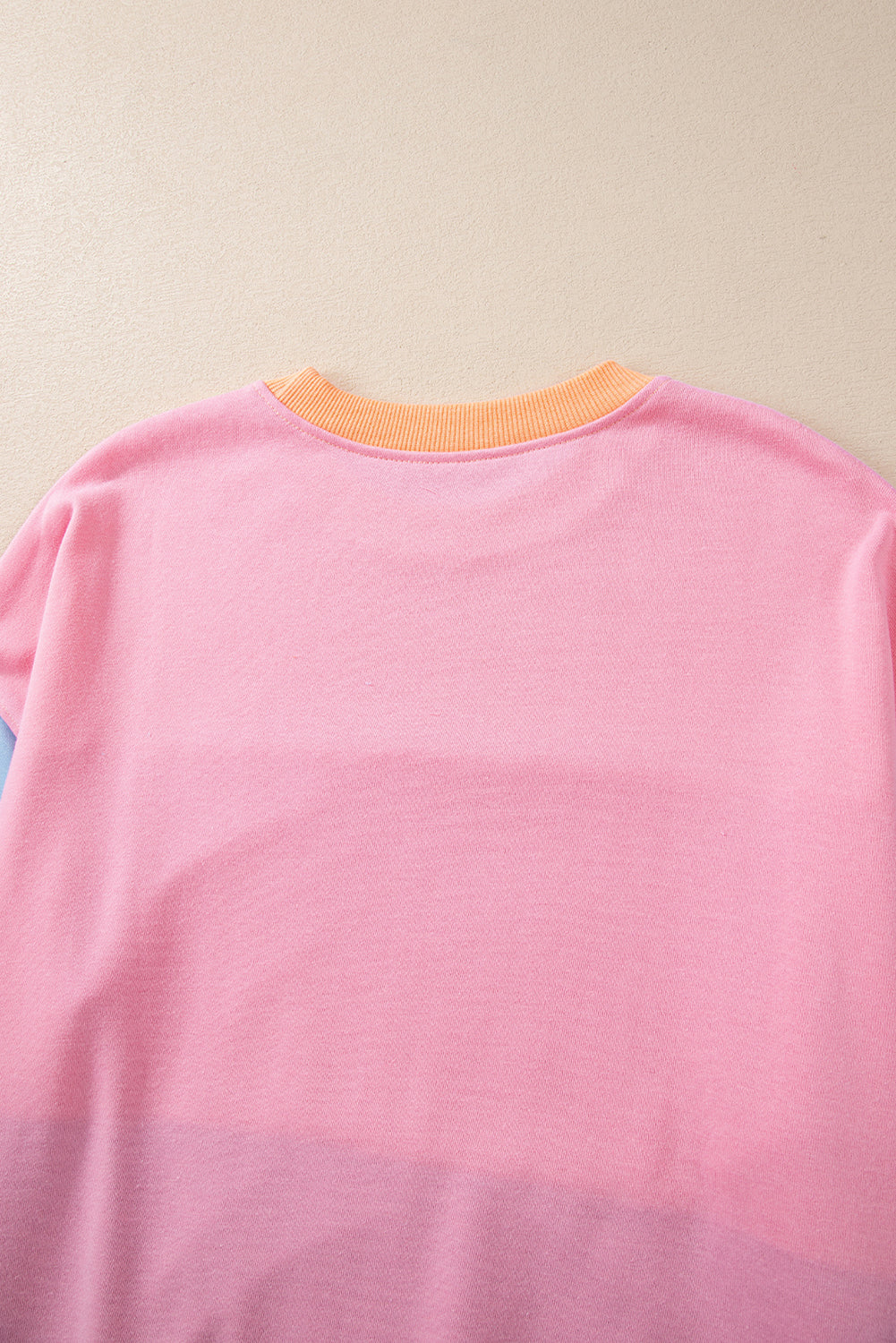 Himmelblaues Sweatshirt mit überschnittener Schulter und Patchwork-Farbblock