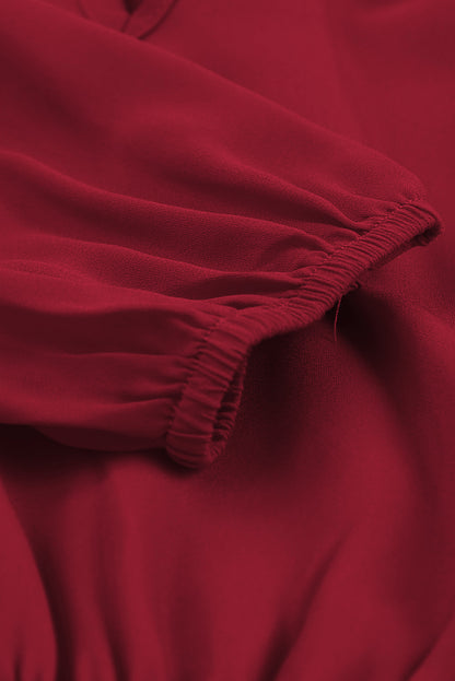 Langärmliges Minikleid mit Rüschen und V-Ausschnitt