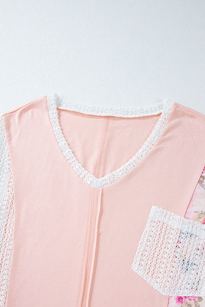 Zarte Bluse mit floraler Spitze und Häkel-Patchwork-Fledermausärmeln