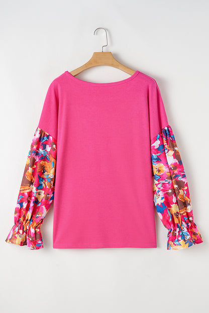 Hellrosa Rippstrick-Plus-Top mit Patchwork-Blumenmuster und Volantärmeln