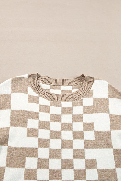 Khakifarbener Pullover mit Karomuster und überschnittener Schulterpartie und Rundhalsausschnitt