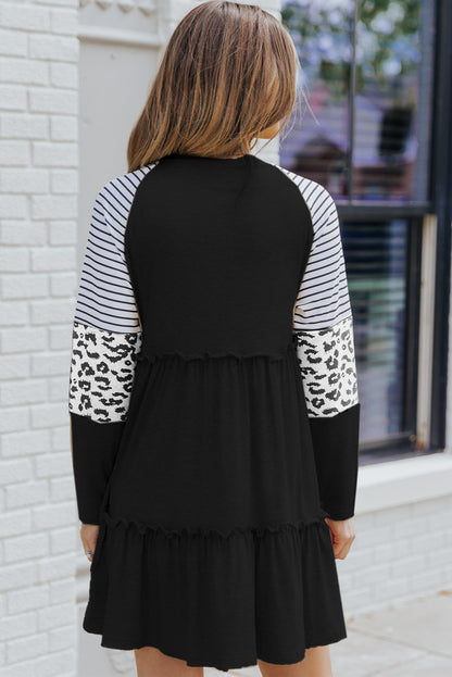 Schwarzes gestreiftes Langarm-Minikleid mit Leopardenmuster