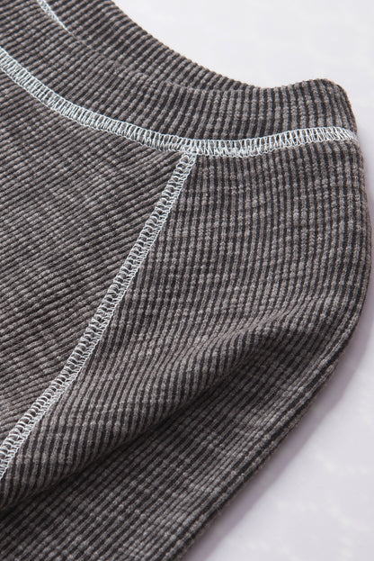 Graues, geripptes Langarm-Top mit Azteken-Patchwork
