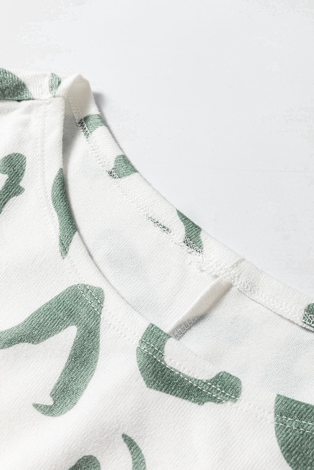 Beiges Loungewear-Set mit Langarmshirt und Hose im Leoparden-Animalprint