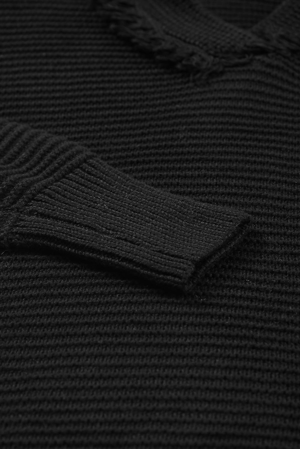 Schwarzer gerippter Kapuzenpullover mit V-Ausschnitt und überschnittenen Schultern