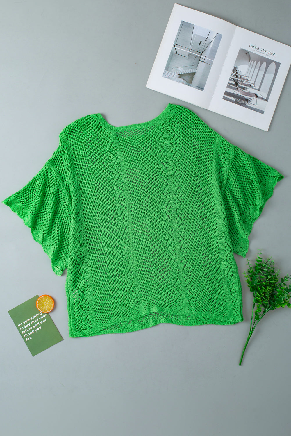 Grünes, kurzärmliges Pointelle-Stricktop mit Muschelsaum