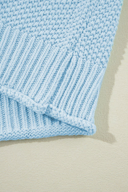 Iceland Blauer Pullover mit hohem Kragen und Fledermausärmeln
