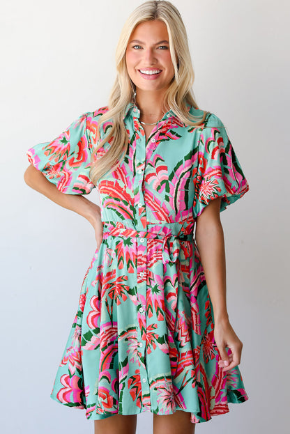 Grünes Minikleid mit abstraktem Print und hoher Taille und Knöpfen