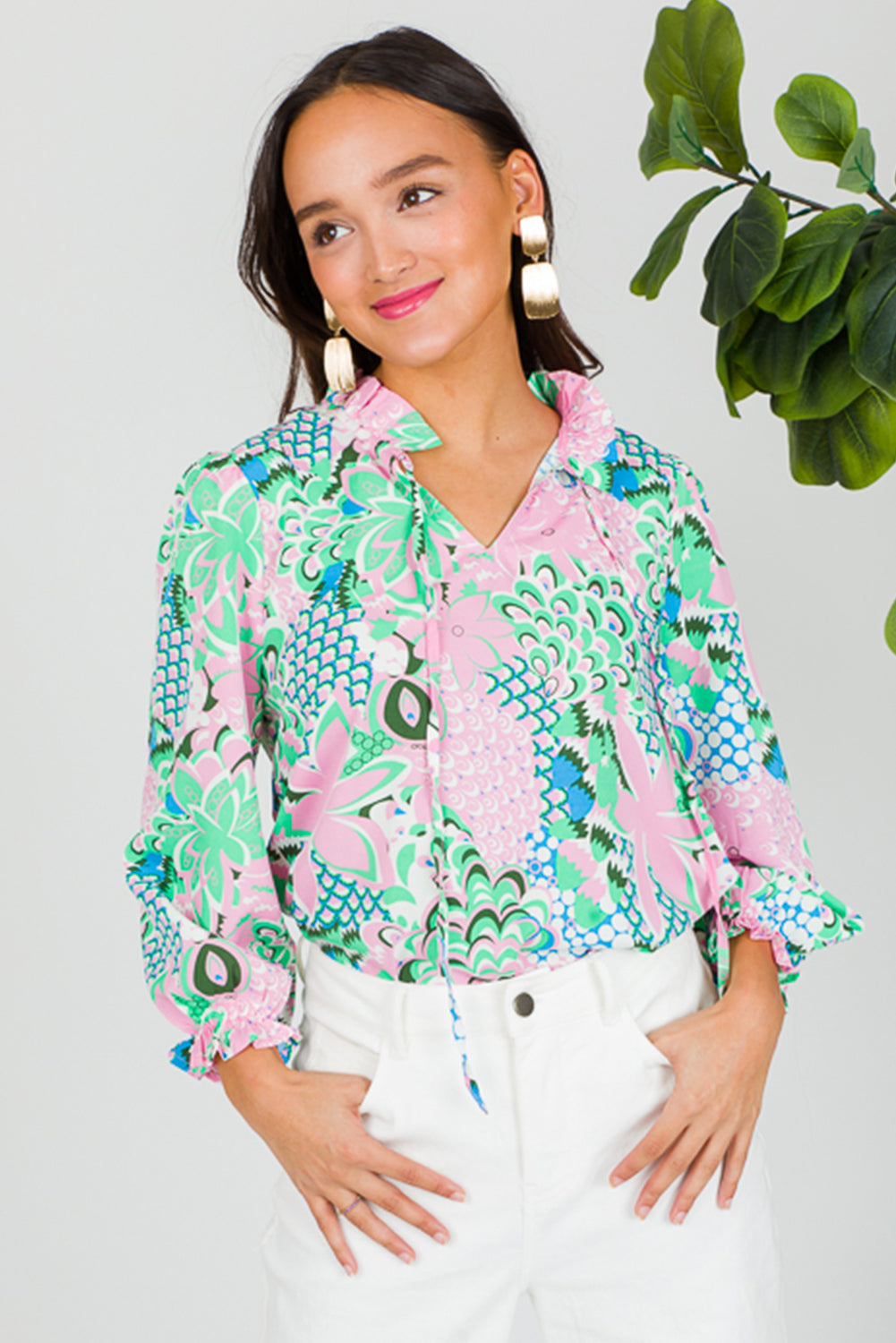 Grüne, lockere Bluse mit V-Ausschnitt und Blumenmuster
