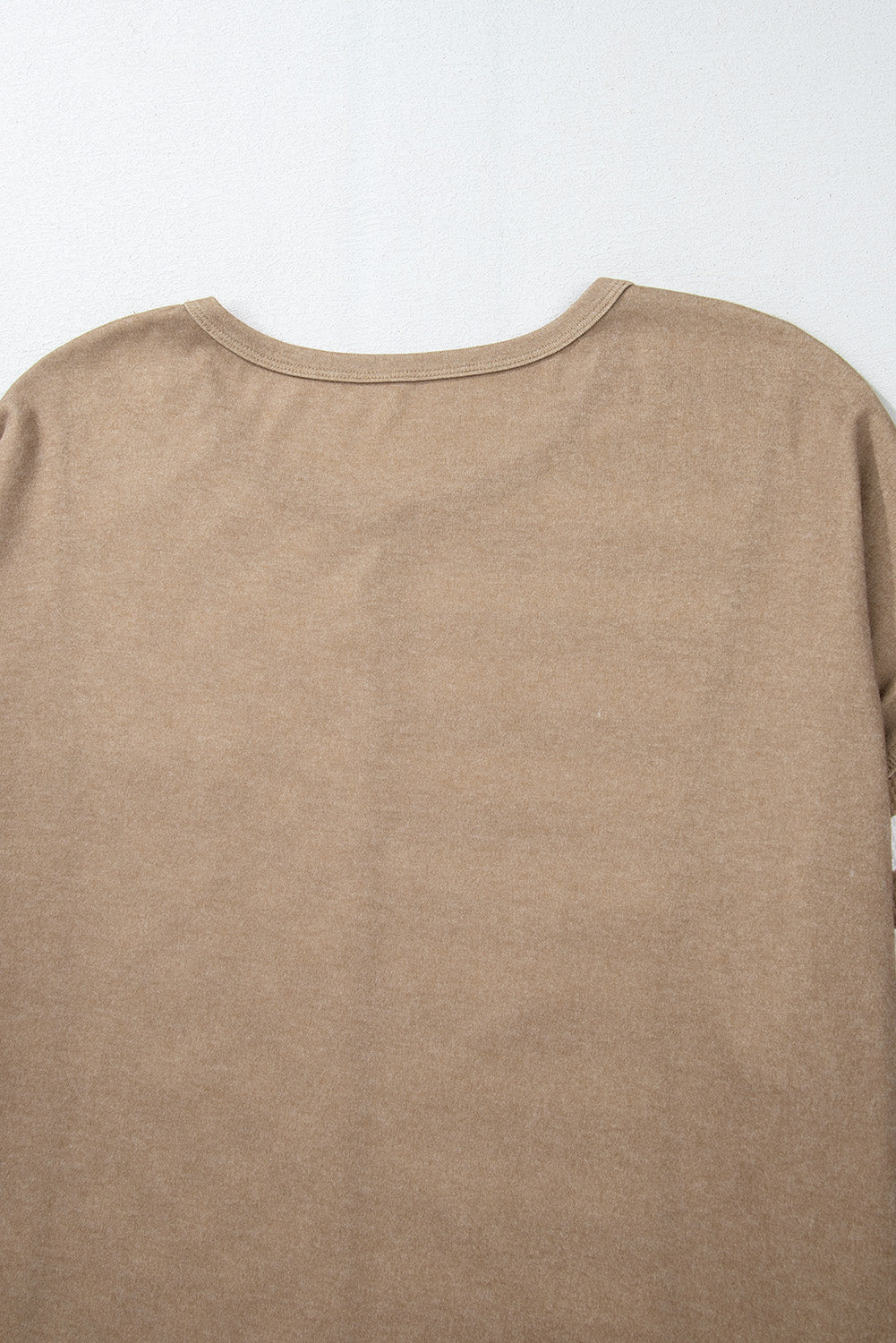 Khakifarbene Bluse mit Schachbrettmuster und Patchwork-Laternenärmeln und Taschen