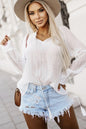 Weiße Bluse mit gesmokten Bündchen und Schlitz am Hals