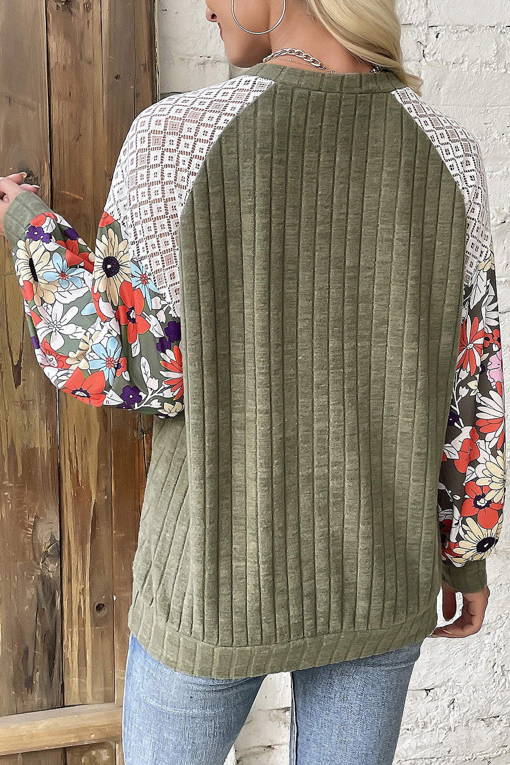 Vineyard Green – Bluse mit strukturiertem Patchwork-Blumenmuster und Raglanärmeln in Übergröße