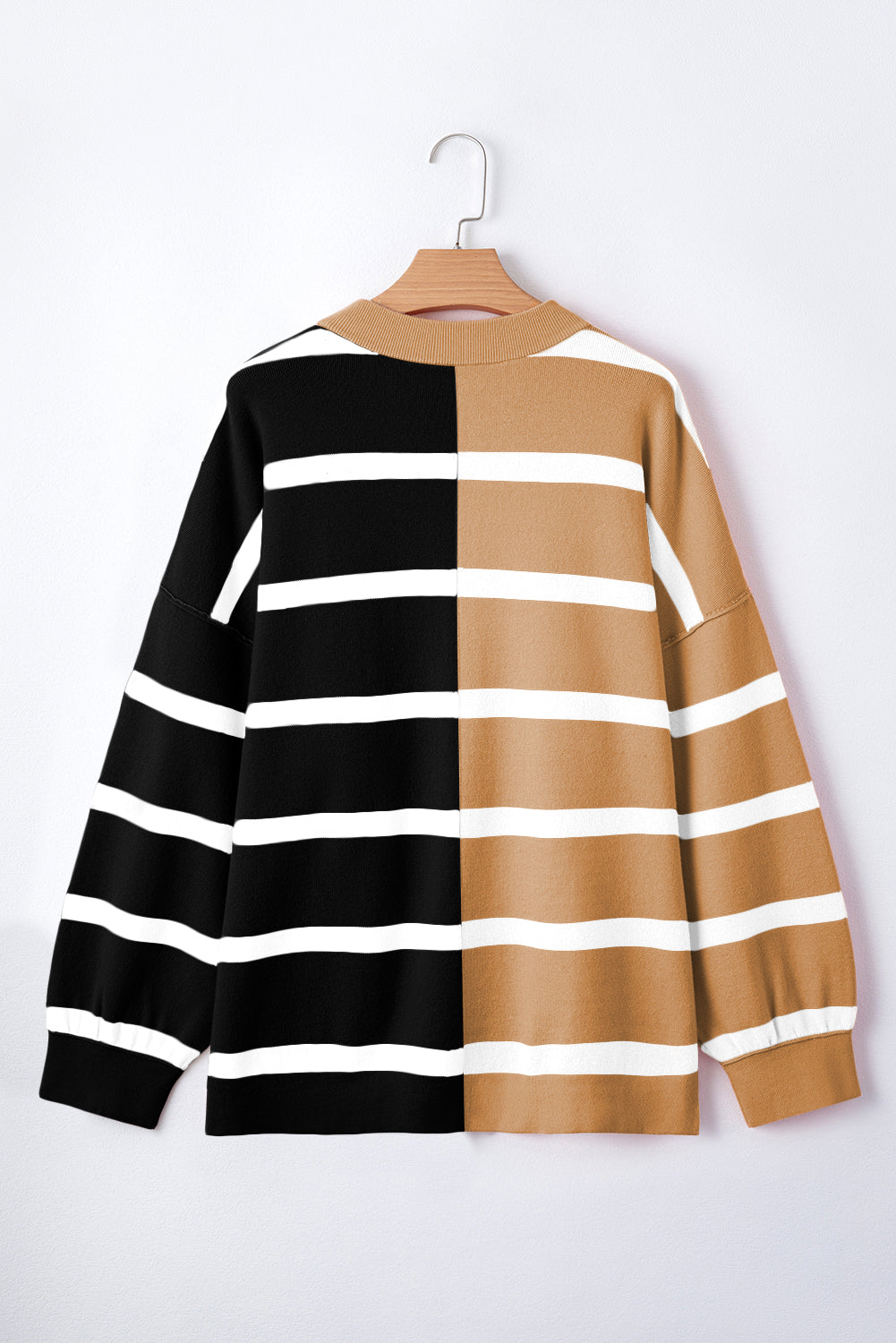 Hellbeiger Oversize-Pullover mit Farbblockdesign