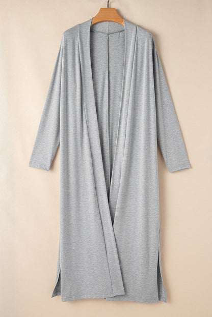 Hellgraues Lounge-Set mit langer Strickjacke und engen Hosen