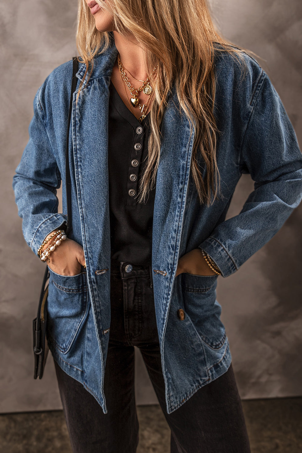 Segelblaue Jeansjacke mit Seitentaschen und Reverskragen