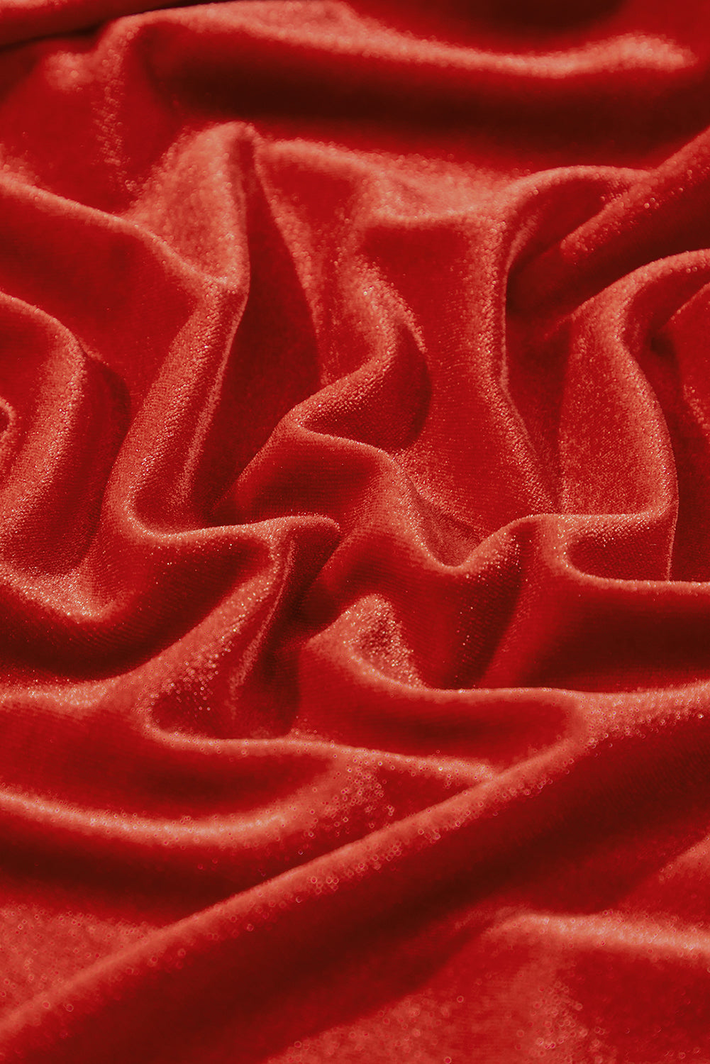 Red Clay – Samtkleid mit gesmoktem Oberteil und Rüschenkragen