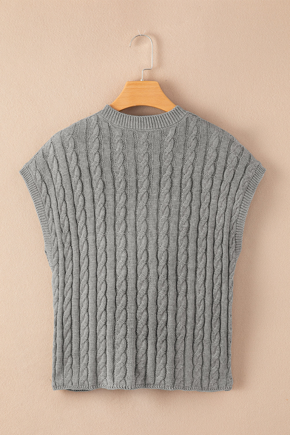 Grauer, kurzärmliger Pullover mit Rundhalsausschnitt und Zopfmuster