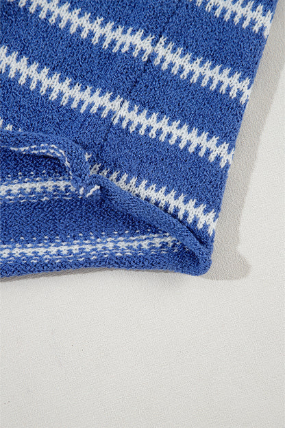 Himmelblauer, gestreifter Freizeitpullover mit überschnittener Schulter
