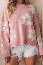 Mehrfarbiger Pullover mit Perlen und Blumenmuster und überschnittener Schulter