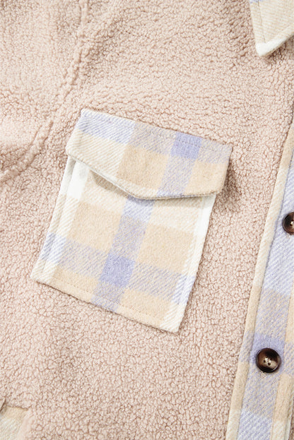 Rauchgrauer, karierter Sherpa-Langmantel mit Patchwork-Kragen und Knopfleiste