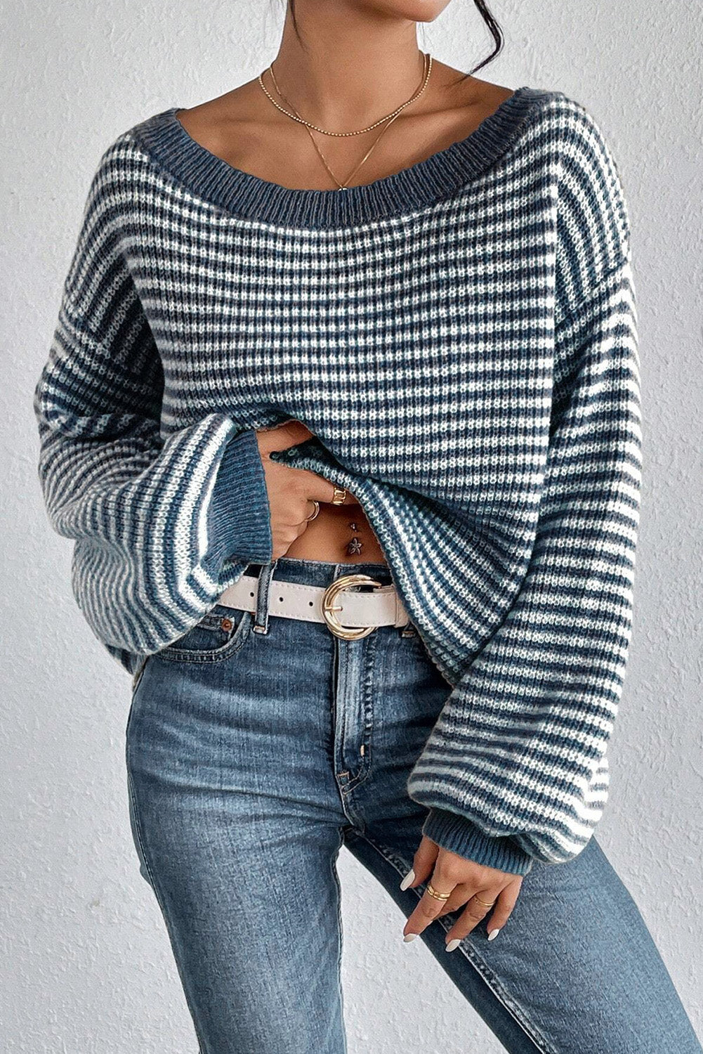 Segelblau gestreifter Pullover mit Laternenärmeln und überschnittener Schulter