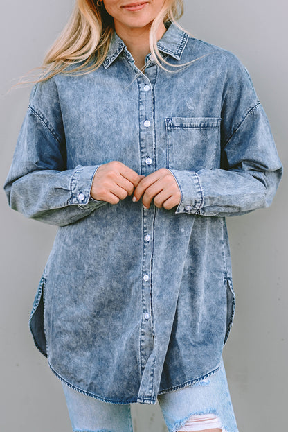 Himmelblaues Vintage-Jeanshemd mit verwaschener Brusttasche