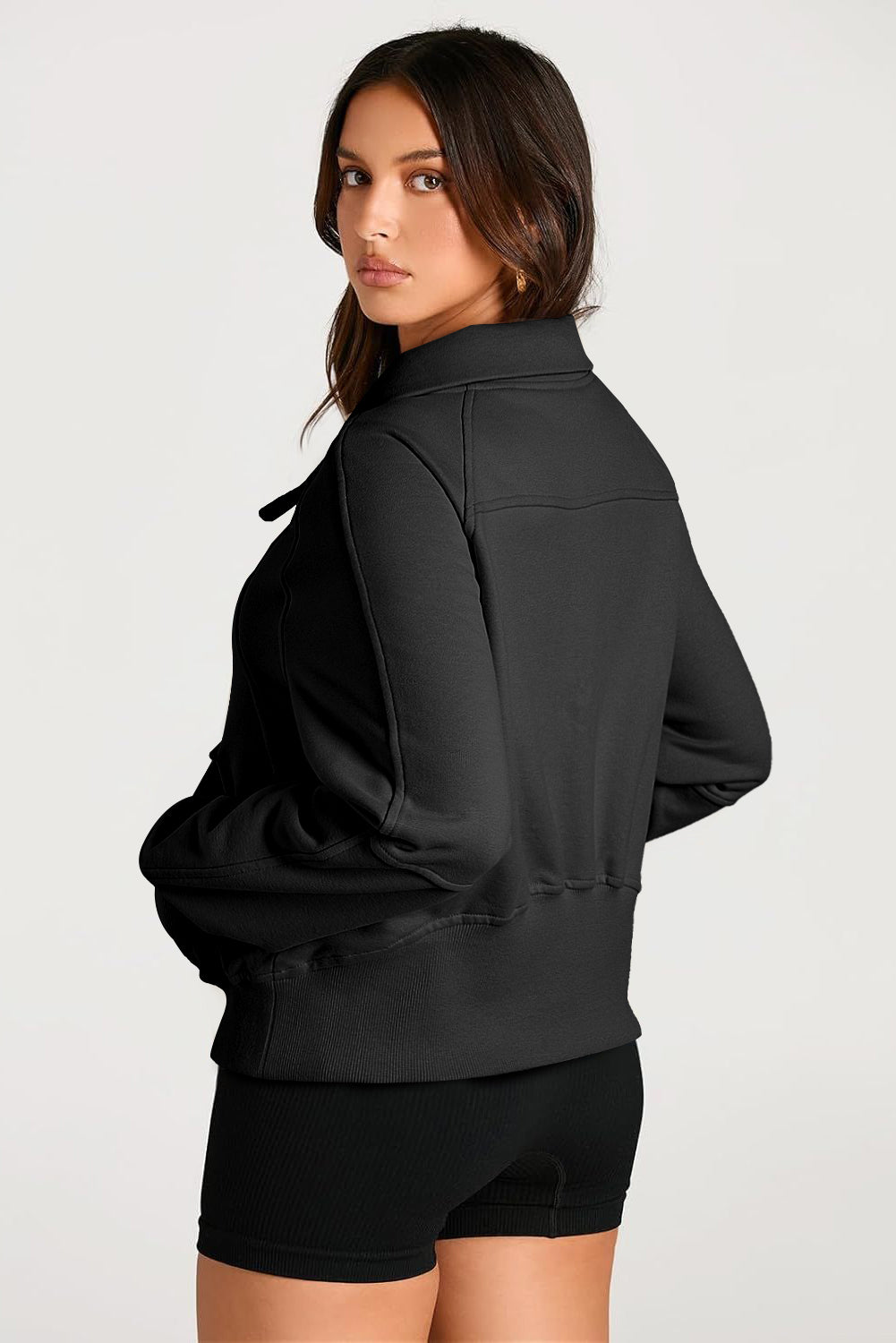 Schwarzes Sweatshirt mit Viertelreißverschluss, Stehkragen und Kängurutasche