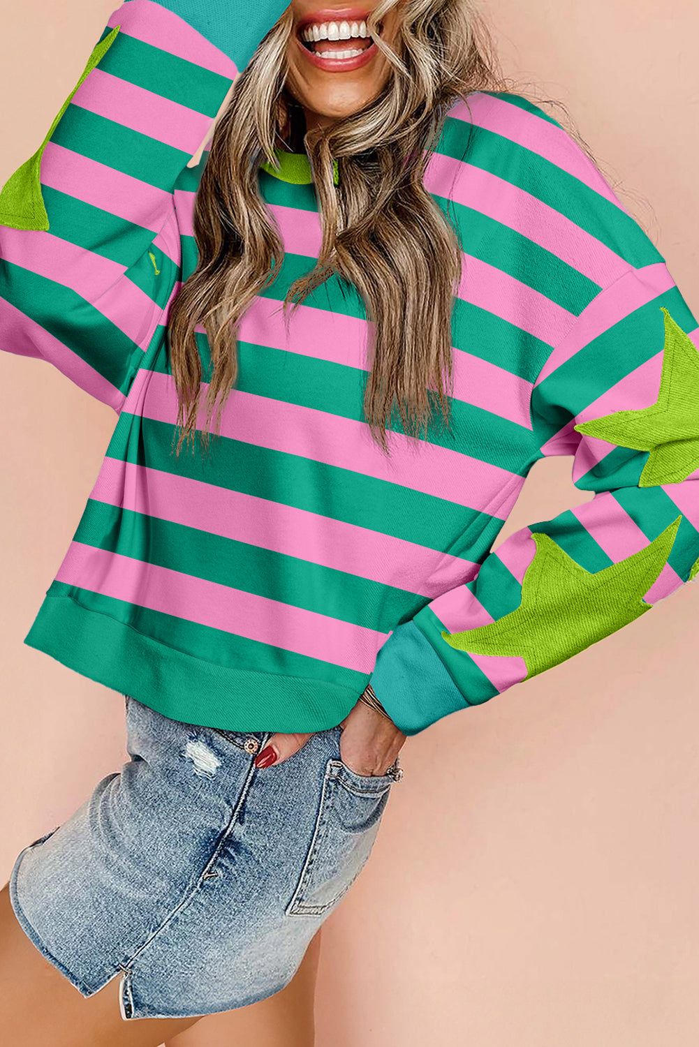 Rosa gestreiftes Stern-Patchwork-Pullover-Sweatshirt mit Rundhalsausschnitt