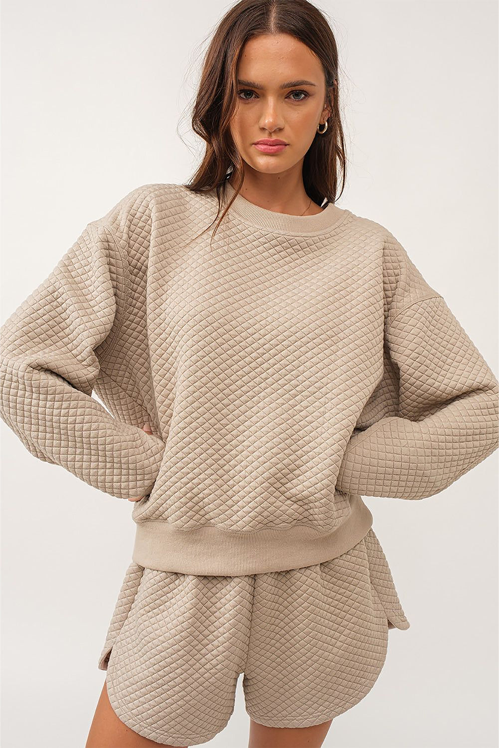 Parchment – Einfarbiges, gestepptes Langarm-Top und Shorts-Set
