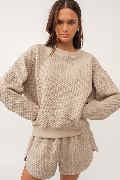 Parchment – Einfarbiges, gestepptes Langarm-Top und Shorts-Set