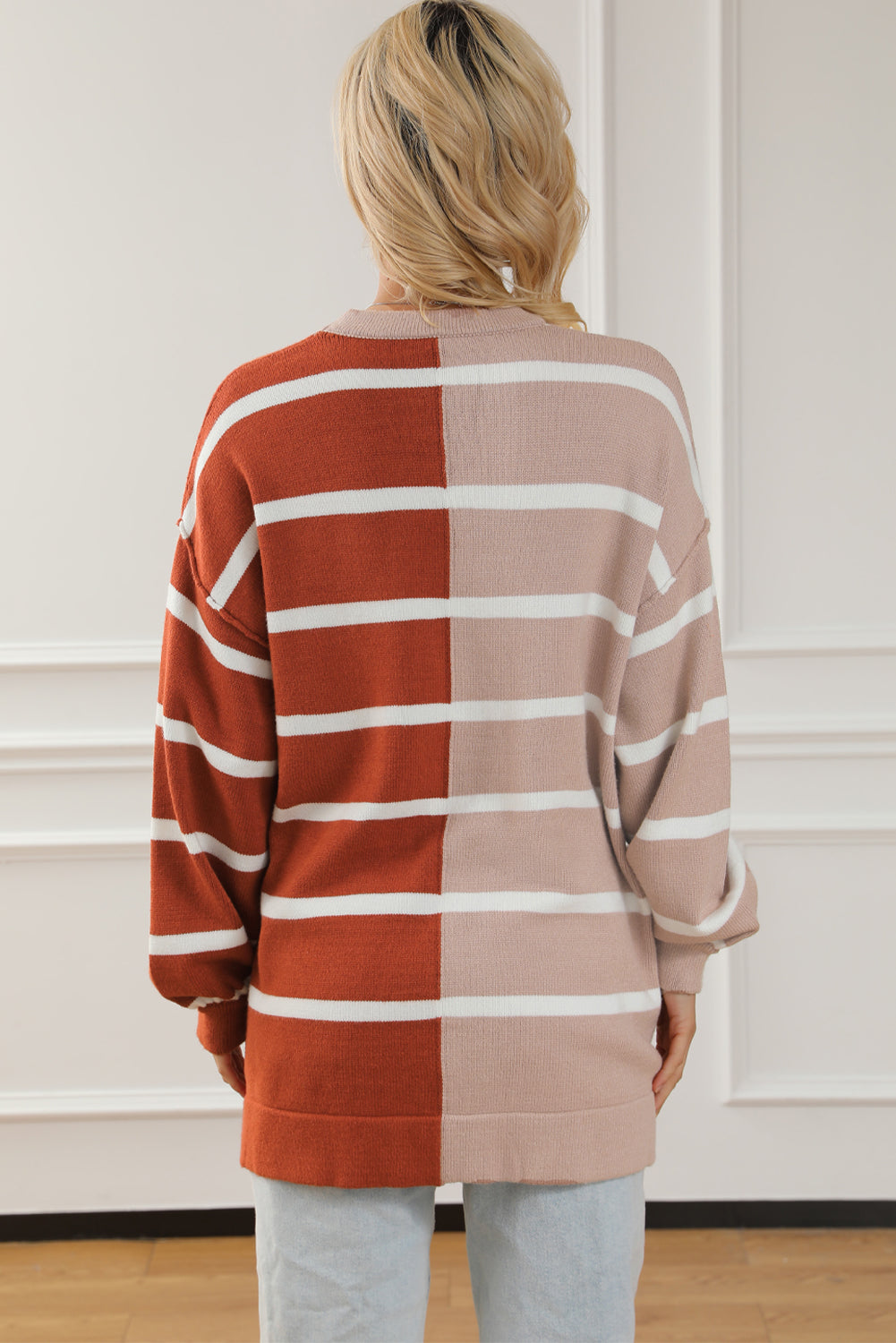 Braunes Oversize-Top mit kontrastierendem Print und überschnittenen Schultern