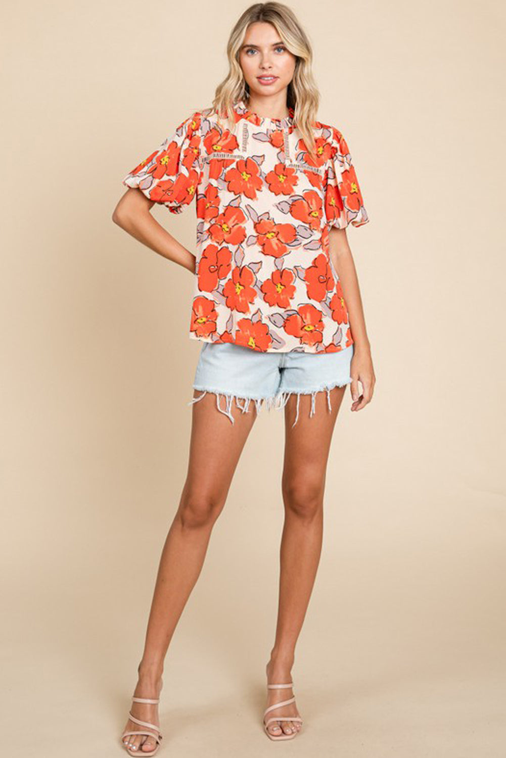 Orangefarbene Bluse mit Blumenmuster, Puffärmeln und Rüschenkragen