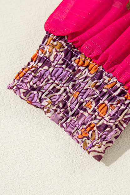 Lilafarbenes Minikleid mit Blumenmuster, gesmokten Puffärmeln und hohem Halsausschnitt