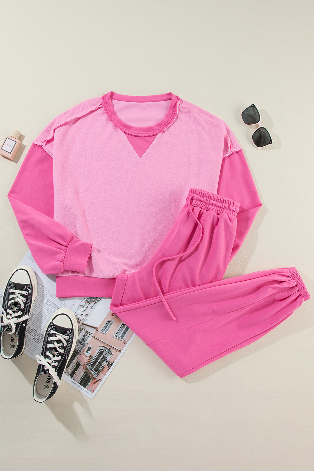 Bonbon Set mit kontrastierendem Patchwork-Pullover und Jogginghose mit Kordelzug