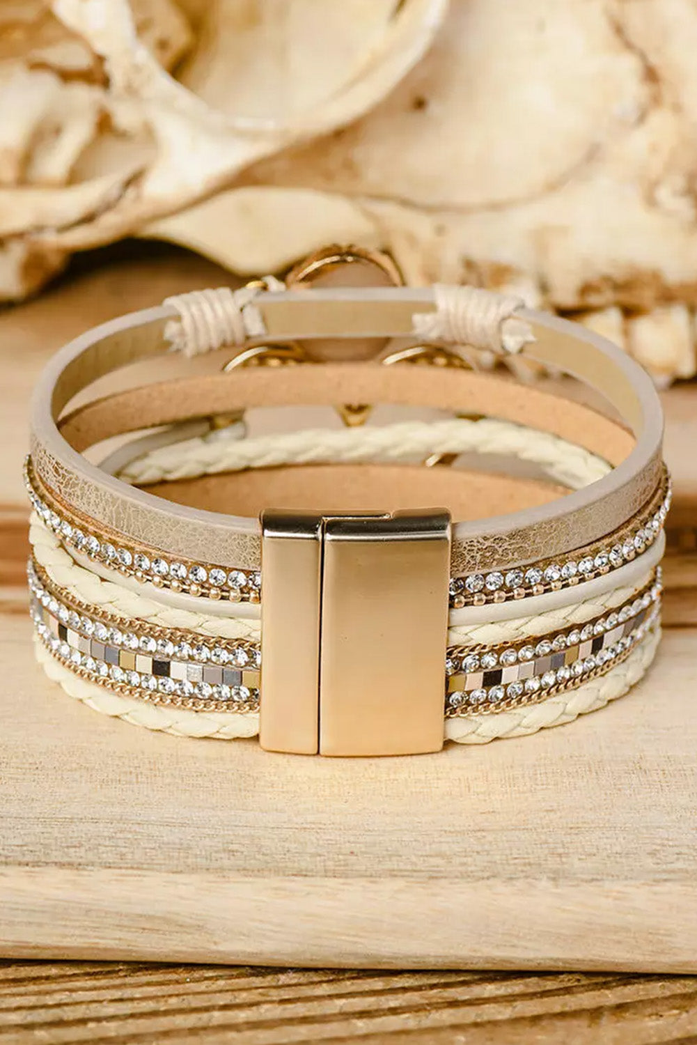 Beiges Bohemian-Armband mit Herz-Strass und Magnetschnalle 