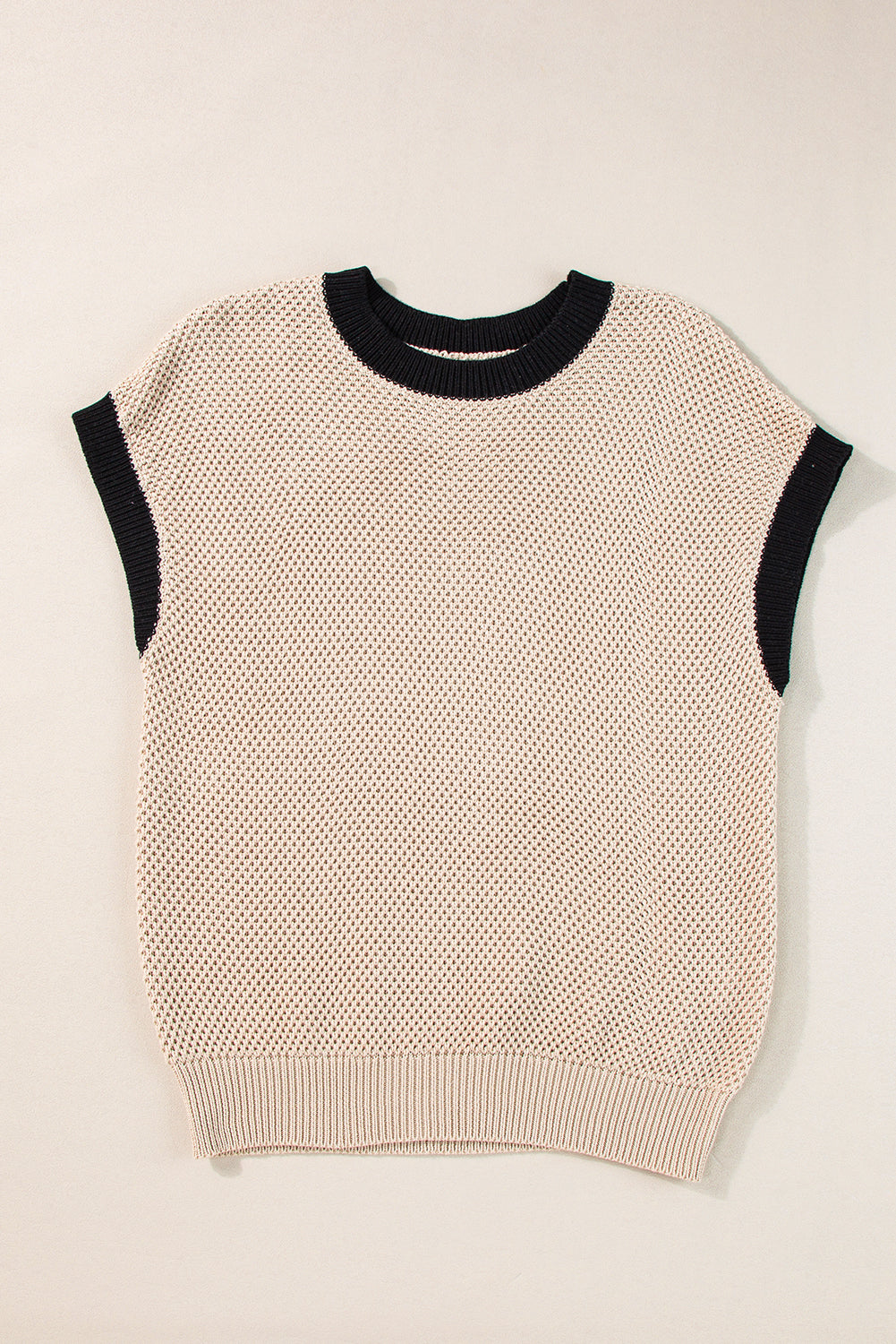 Helles französisches beiges Pullover-Oberteil mit Rundhalsausschnitt und Fledermausärmeln und Kontrastbesatz