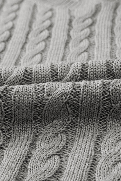 Grauer, kurzärmliger Pullover mit Rundhalsausschnitt und Zopfmuster