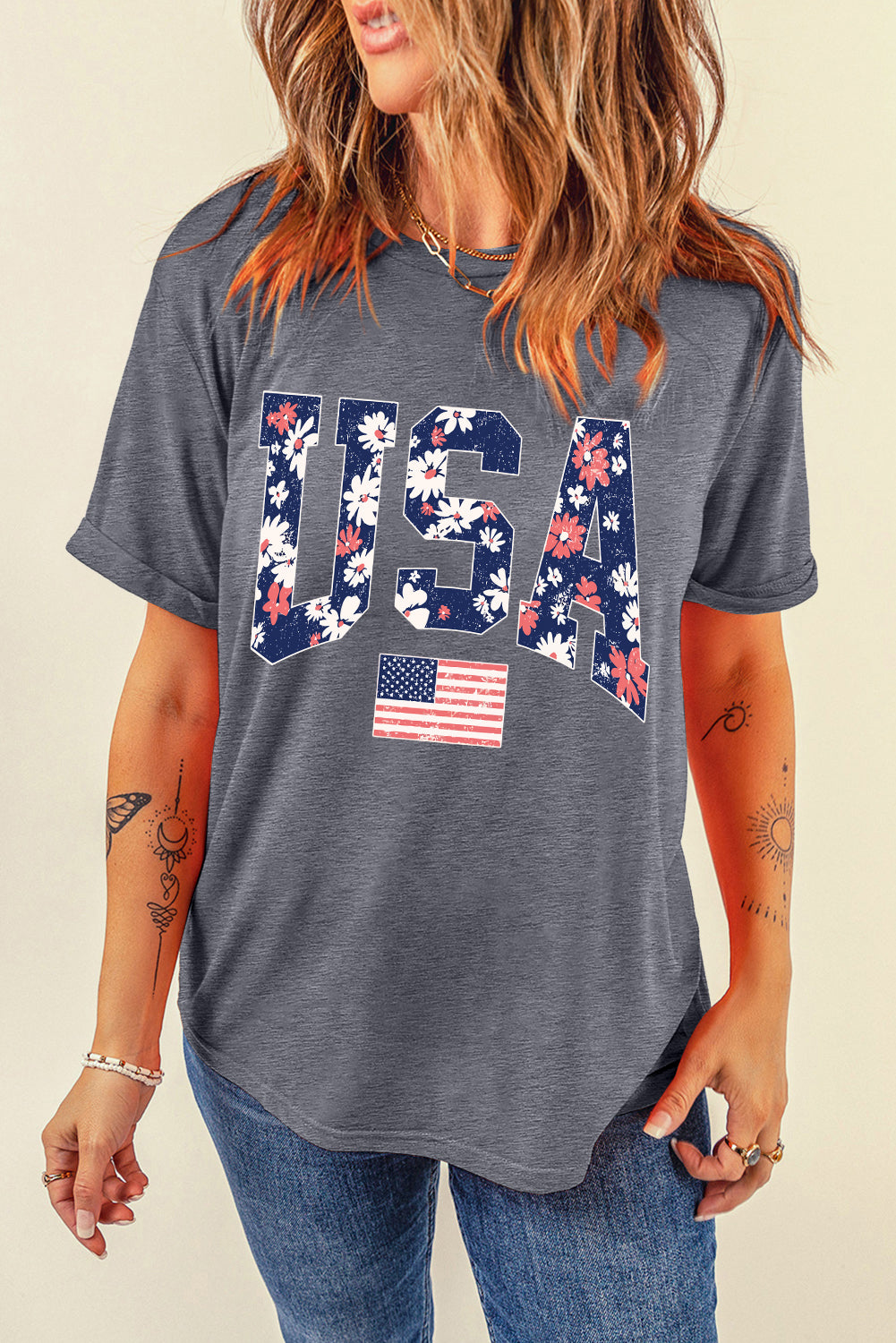 Graues, blühendes T-Shirt mit USA-Flaggen-Print