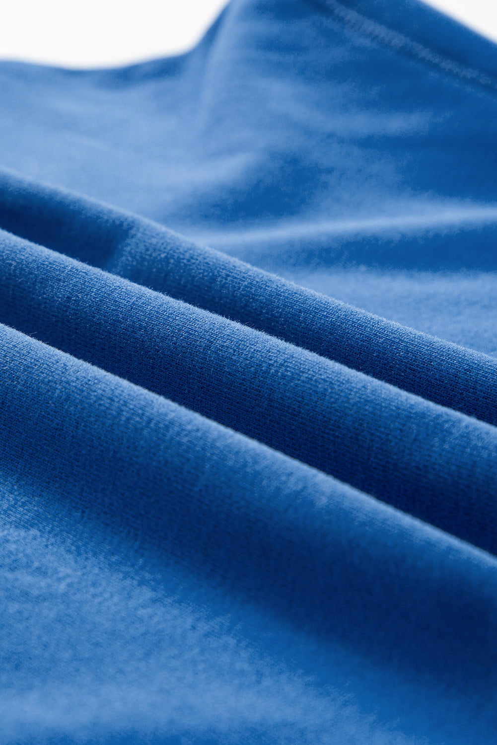 Blaues Sweatshirt mit Farbblock-Muster und Puffärmeln