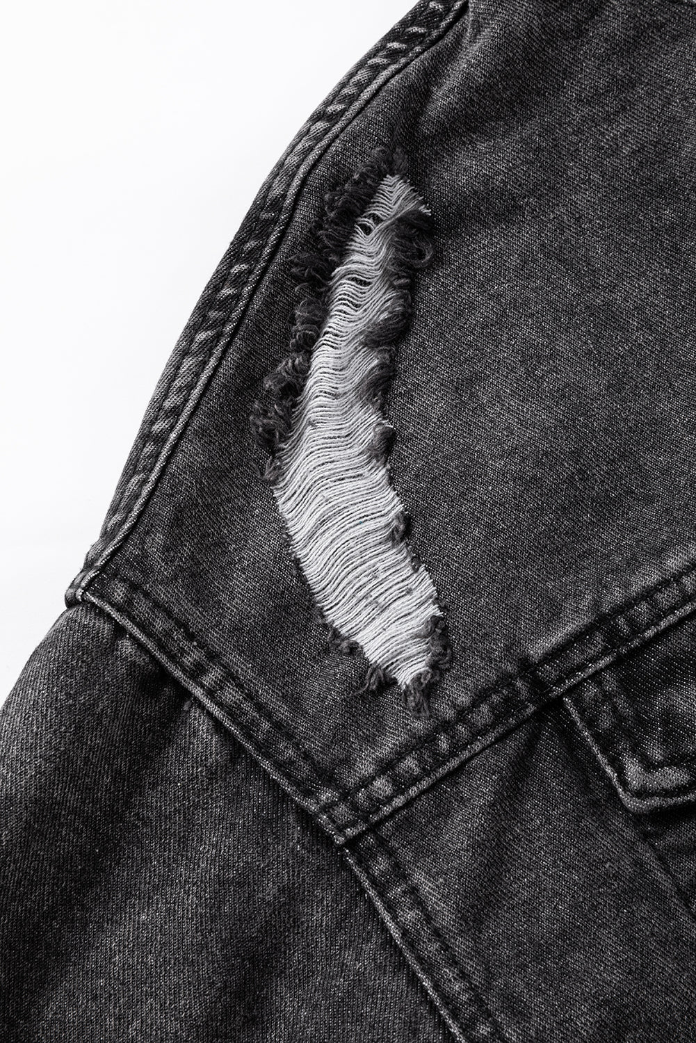 Schwarze Jeansjacke mit Kapuze und ausgefranstem Saum