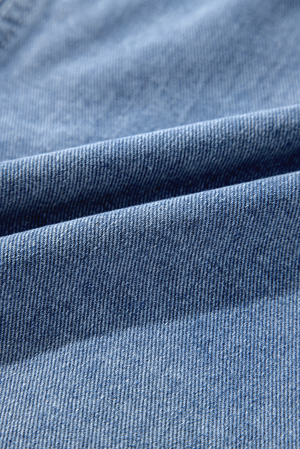 Beau Blue – Jeansjacke mit Rüschen und Klapptaschen