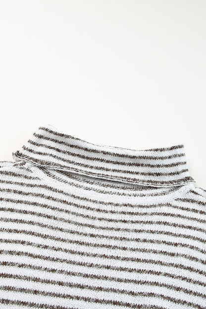 Khakifarbener, gestreifter Rollkragenpullover