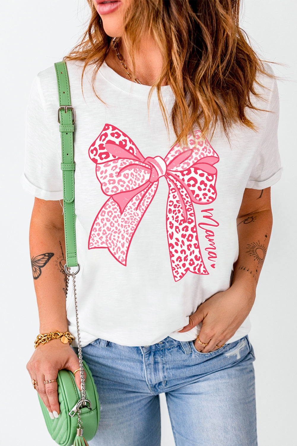 Weißes T-Shirt mit Leopardenmuster und Schleife zum Muttertag
