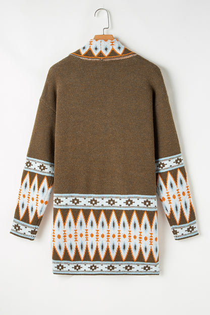Braune Strickjacke mit offenem Vorderteil und Aztekenmuster