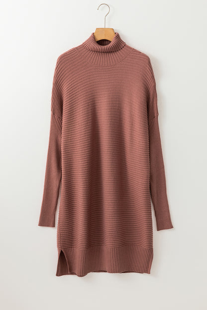 Mineralroter Rollkragenpullover aus Rippstrick